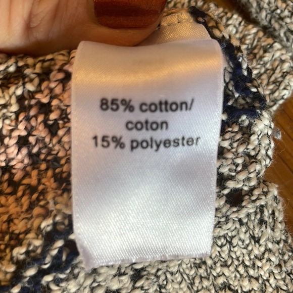 Multicolored striped cold shoulder sweater - Picture 4 of 4